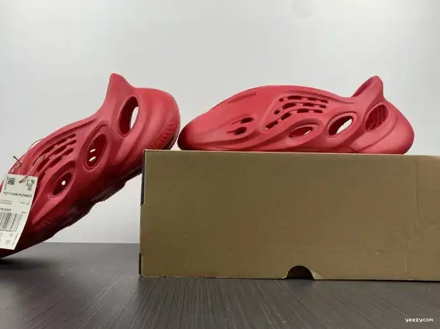 Adidas CW3355 Foam Yeezy Red 0703
